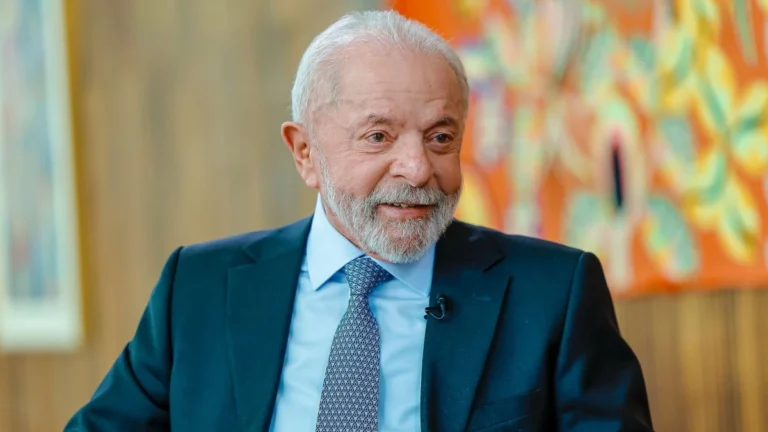 Tarifaço é injusto e plano de contingência vai aliviar prejuízos, diz Lula