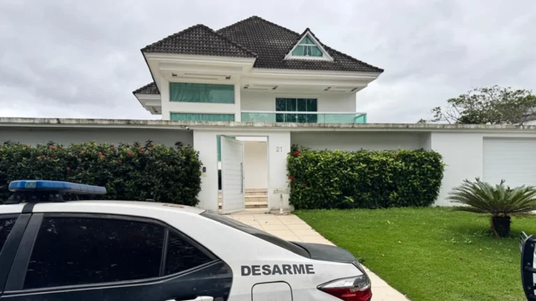 Polícia Civil apreende arsenal e maquinário de recarga em mansão no Rio