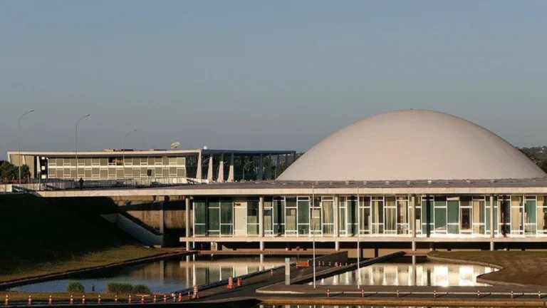 Congresso retorna às atividades focado na agenda econômica