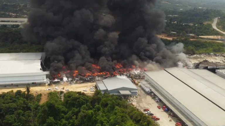 Bombeiros controlam grande incêndio em fábricas da Zona Franca de Manaus