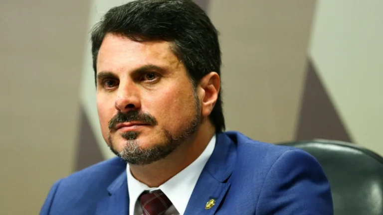 PF indicia Marcos do Val por obstrução e corrupção de menor