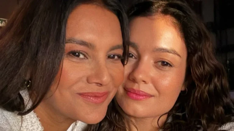 Dira Paes e Sophie Charlotte posam juntas nos bastidores de “Três Graças”