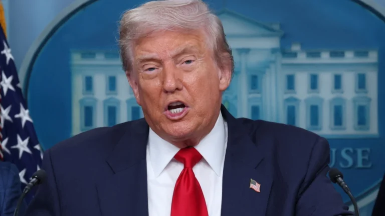 Trump assina ordem que designa a Antifa como “organização terrorista”
