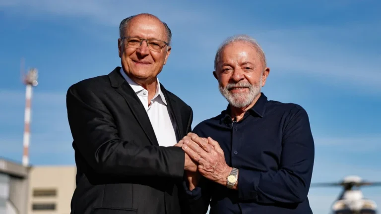 Alckmin cita cenário positivo e diz que Lula é “candidato natural” em 2026