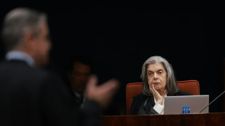 STF retoma julgamento de Bolsonaro com expectativa de voto de Cármen Lúcia