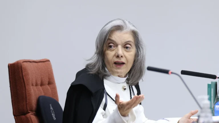 Cármen Lúcia brinca com Moraes e conta história de “neutralização”