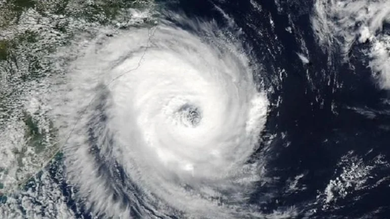 Dois ciclones extratropicais são avistados sobre o Atlântico Sul