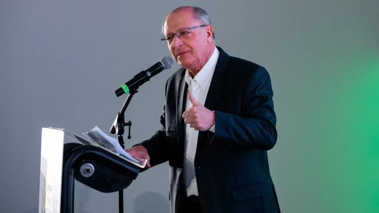 Alckmin diz esperar que desembarque de siglas não impacte pauta do governo