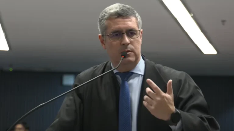Seria “audacioso” fazer previsão sobre divergência, diz advogado de Ramagem