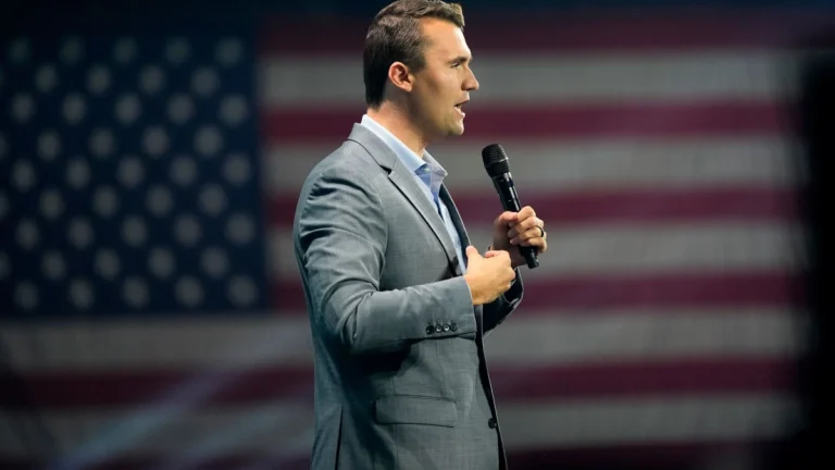 Suspeito de matar Charlie Kirk não coopera com autoridades, diz governador