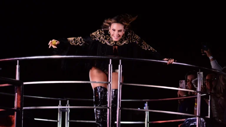 Claudia Leitte fala sobre ser evangélica e cantar no Carnaval: “Cobrança”