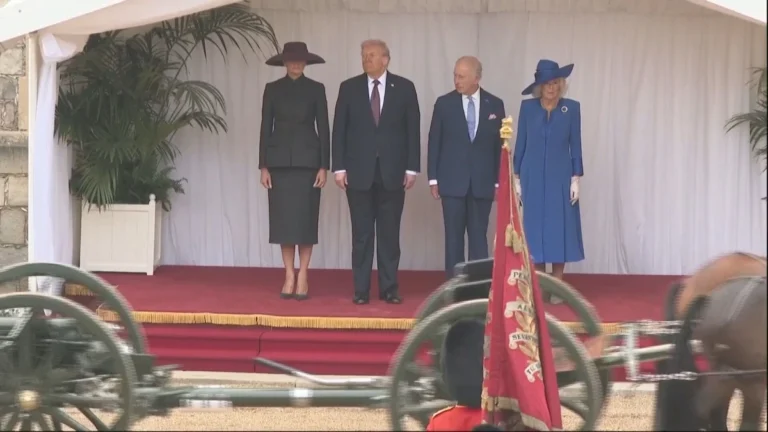 Trump e Melania são recebidos por rei Charles com cerimônia no Reino Unido