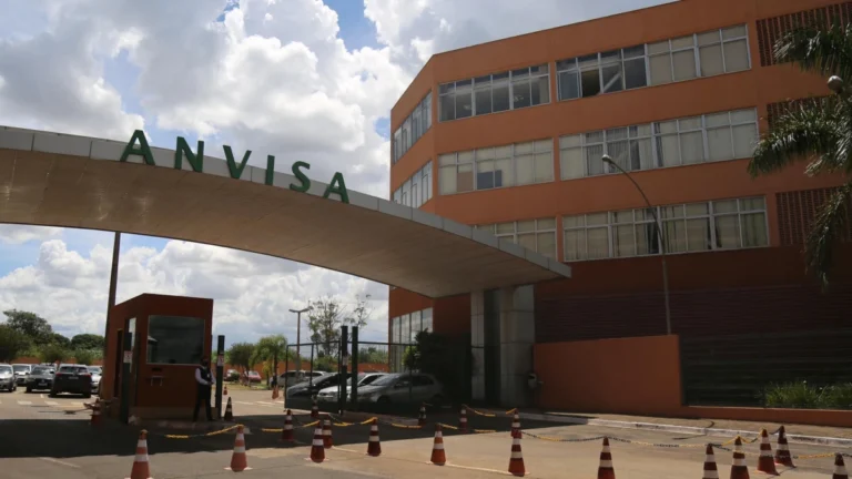 Anvisa proíbe lotes falsificados de medicamento para câncer e de anestésico