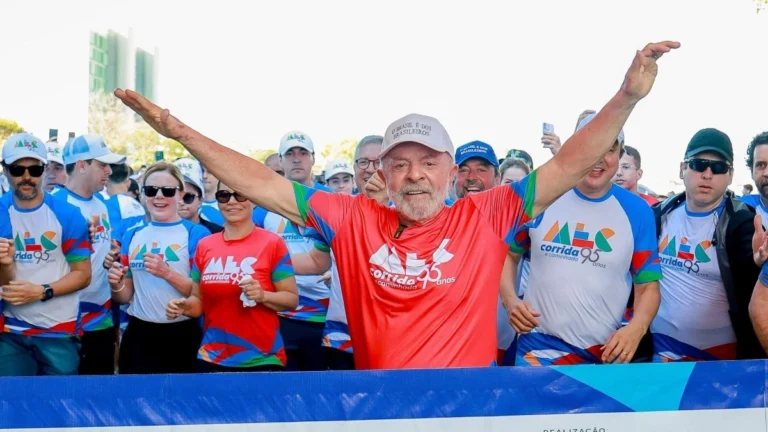 Lula participa de evento em Brasília: “Esta é a caminhada da soberania”