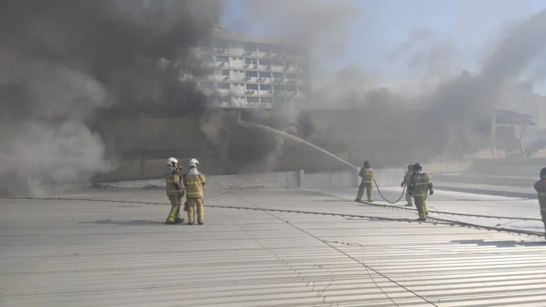 Após 27 horas, incêndio em prédio no RJ é extinto pelos Bombeiros