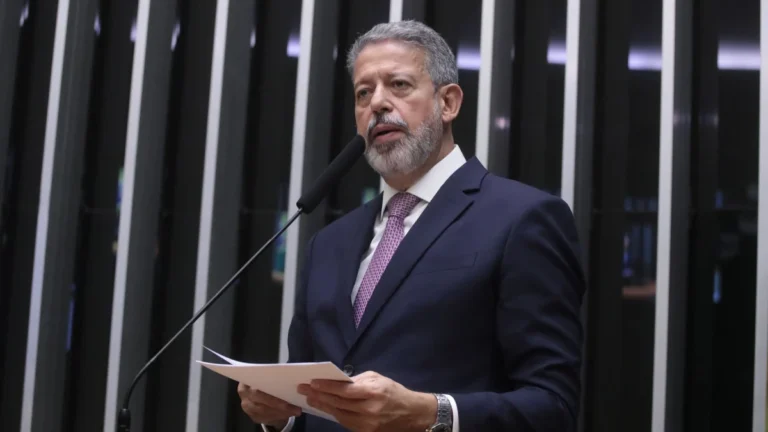 Tenho uma boa relação com Bolsonaro e Lula, diz Lira à CNN