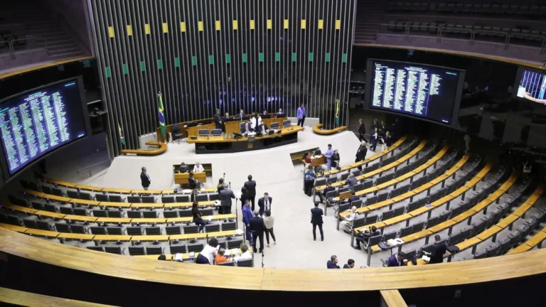 Semana semipresencial na Câmara dificulta medir termômetro de anistia