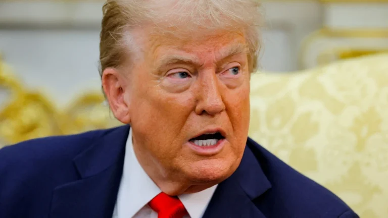 Após payroll fraco, Trump volta a criticar demora de Powell sobre juros