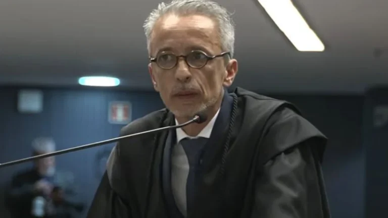 Defesa de Cid: Foi através dele que se descobriu a reunião com comandantes