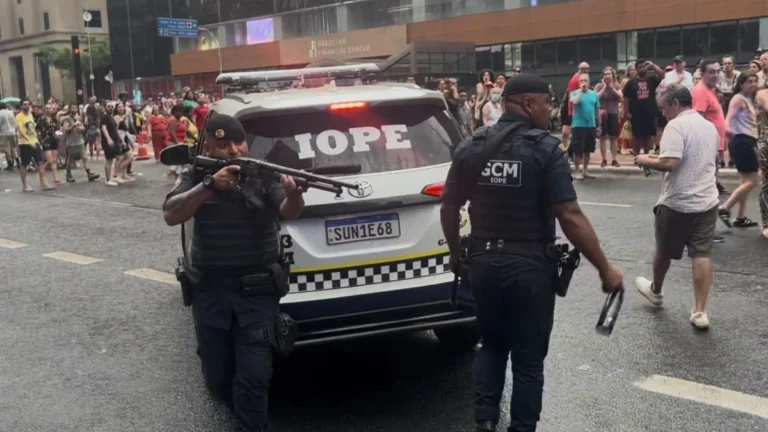 GCM usa arma e spray de pimenta ao escoltar ex-deputado bolsonarista de ato