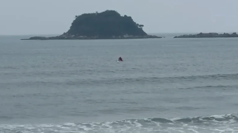 Adolescente de 15 anos desaparece no mar e mobiliza buscas em SC