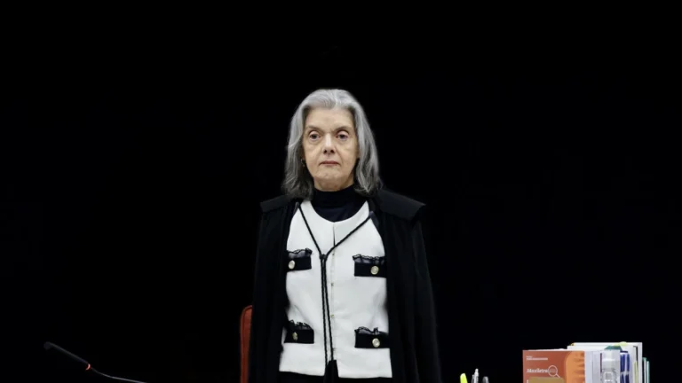 PGR apresentou “prova cabal” de ataque às instituições, diz Cármen Lúcia