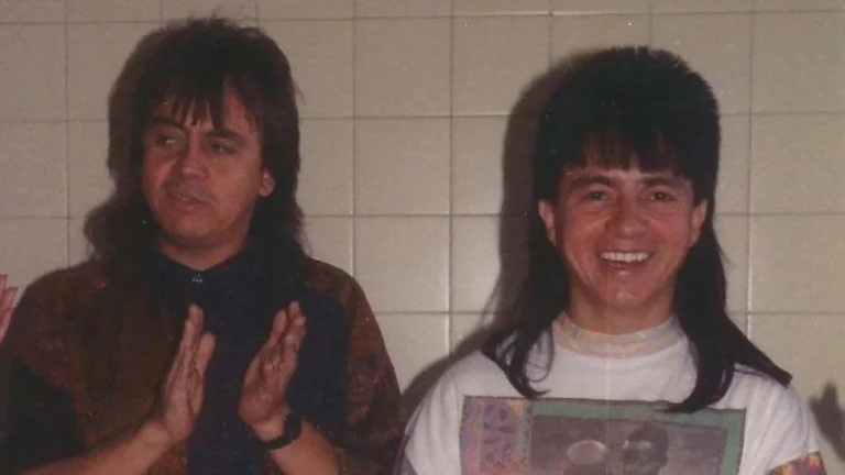 Chitãozinho comemora aniversário de Xororó com fotos antigas; veja