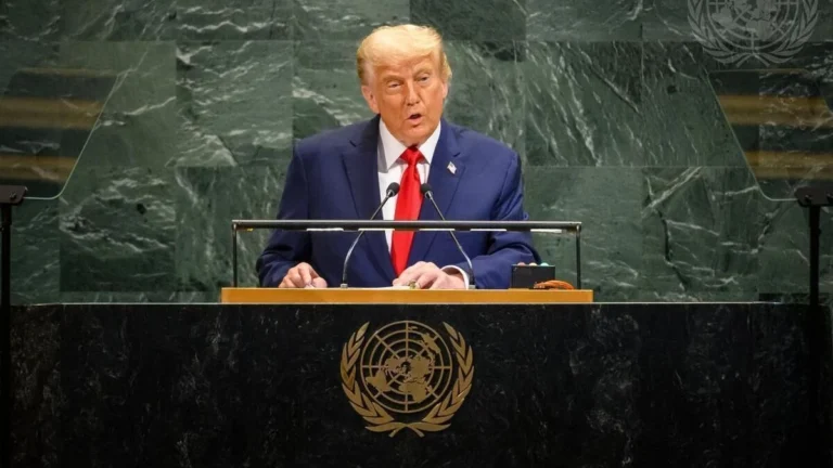 Trump renova ameaça tarifária contra Rússia em discurso na ONU