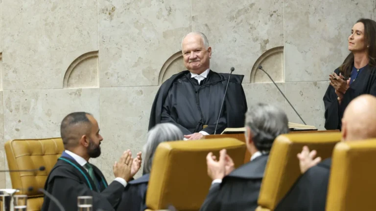 “Judiciário submisso perde credibilidade”, diz Fachin em posse no STF