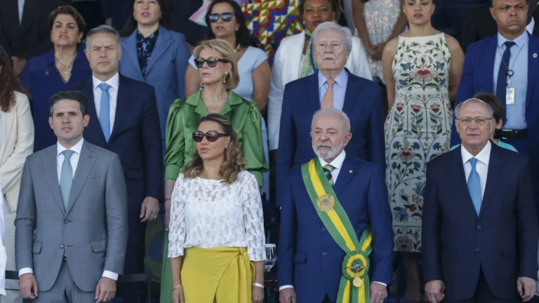 Lula celebra 7 de Setembro sem ministros do STF e presidente do Senado