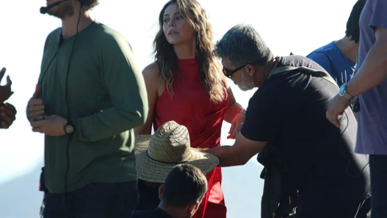 Recaída? Paolla Oliveira é vista gravando cena com bebida em “Vale Tudo”