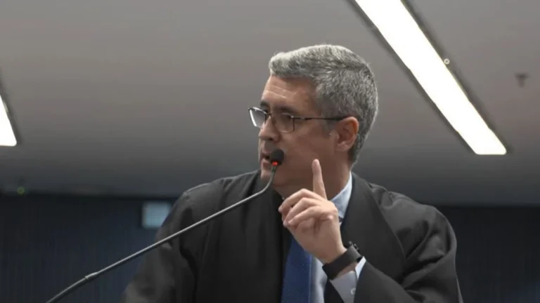 Começa a defesa de Ramagem: advogado rejeita crime de organização criminosa
