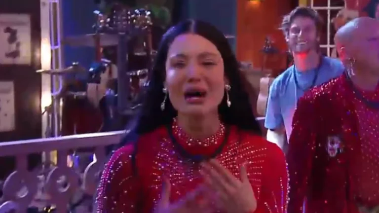 “A Fazenda”: Rayane chora ao ouvir música de Belo na festa