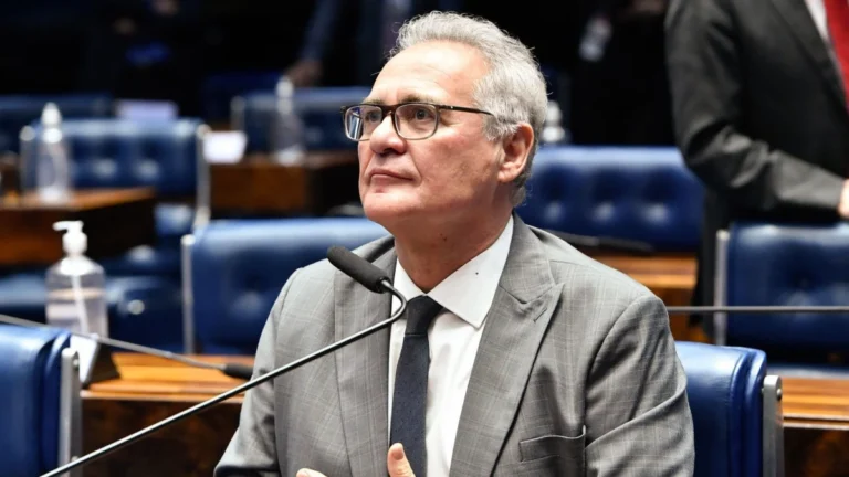 Renan deixa CPMI do INSS e enfraquece tropa de choque do governo
