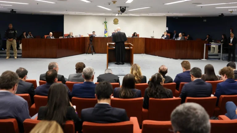 Até que julgamento termine, há possibilidade de absolvição, diz professor