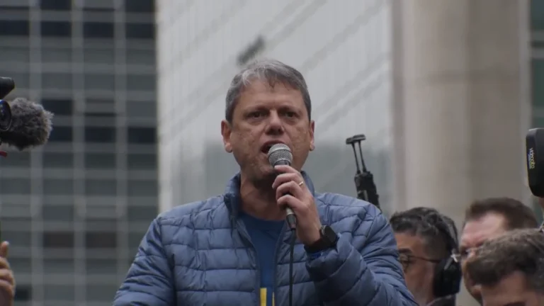Petistas veem brecha para atrair eleitor de centro após ataques de Tarcísio