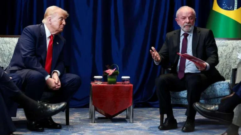 Trump não mencionou Bolsonaro em reunião com Lula, diz governo brasileiro