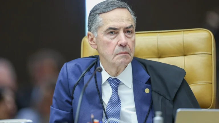 Fim das sanções e tempo com o neto: o que pesou para Barroso deixar STF
