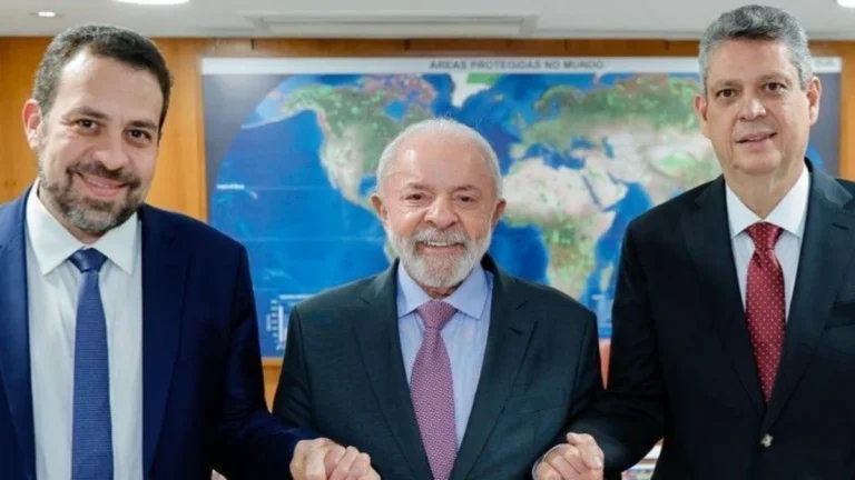 Ao anunciar Boulos, Lula agradece Macêdo por trabalho na Secretaria-Geral