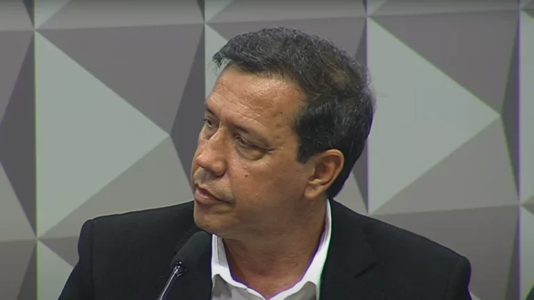 Presidente do Sindnapi se recusa a responder perguntas durante CPMI do INSS