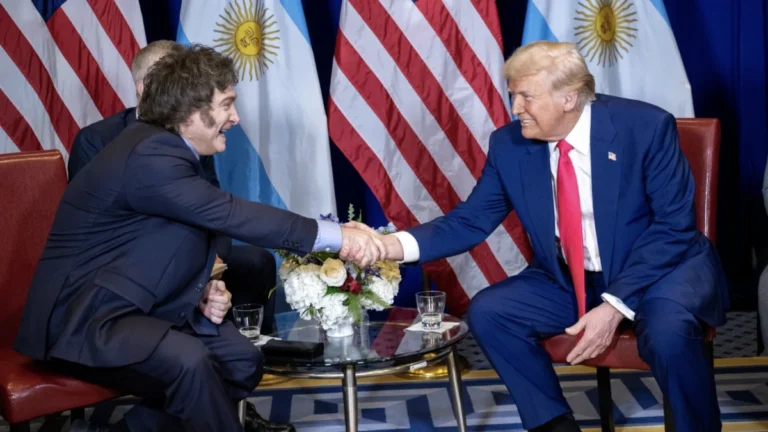 Fala de Trump sobre Milei mobiliza oposição na Argentina: “Colonialismo”