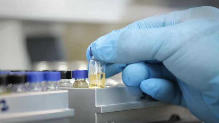 Intoxicação com metanol: Brasil recebe primeiro lote do antídoto fomepizol