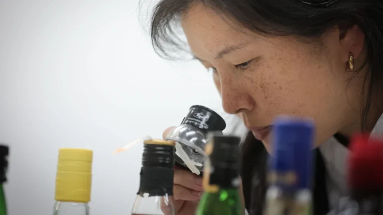 Perícia confirma metanol em bebidas de duas distribuidoras em SP