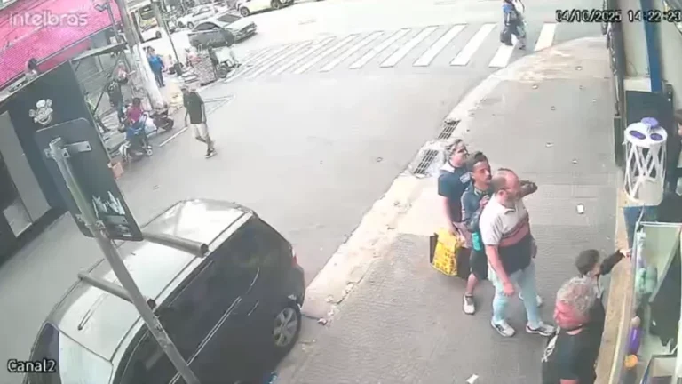 Vídeo: criminoso escapa de linchamento após cometer assalto em São Paulo