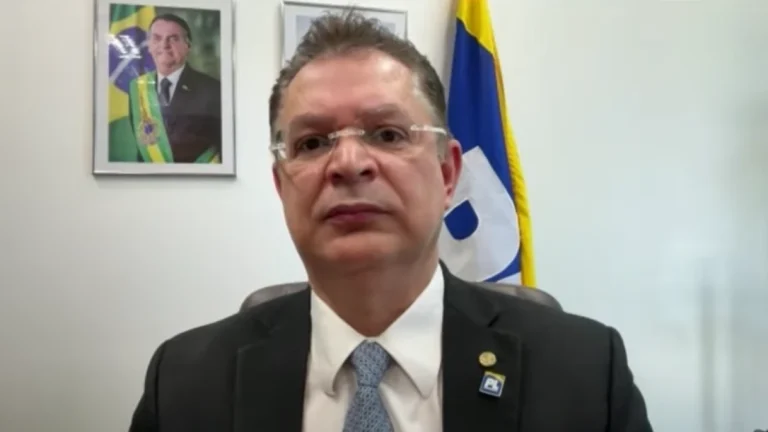 Governo vem errando na política econômica, diz Sóstenes