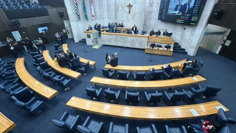 Primeira reunião da CPI do Metanol ouve delegado e secretário municipal