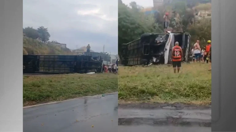 Ônibus com torcedores do Flamengo tomba a caminho de Buenos Aires