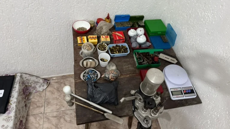 Polícia apreende granada e colete balístico em operação em SP