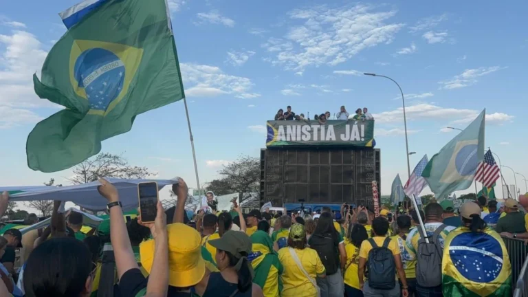 Ato em Brasília pede anistia aos envolvidos no 8 de janeiro