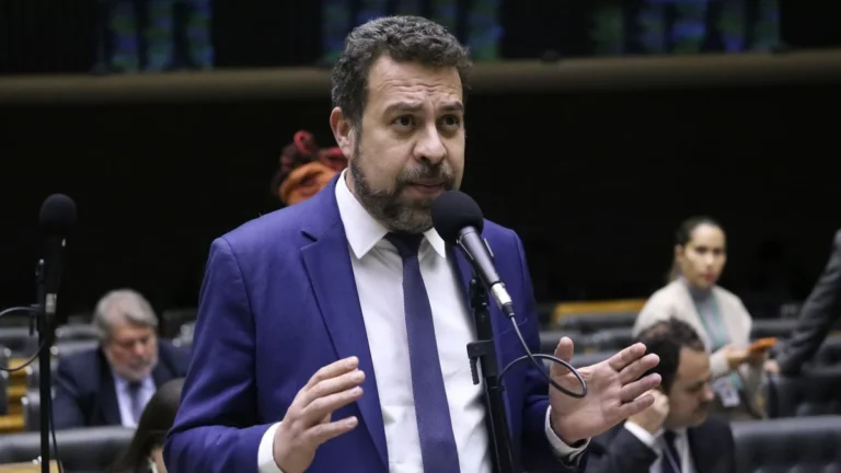 “Meu foco será colocar o governo na rua”, diz Boulos à CNN